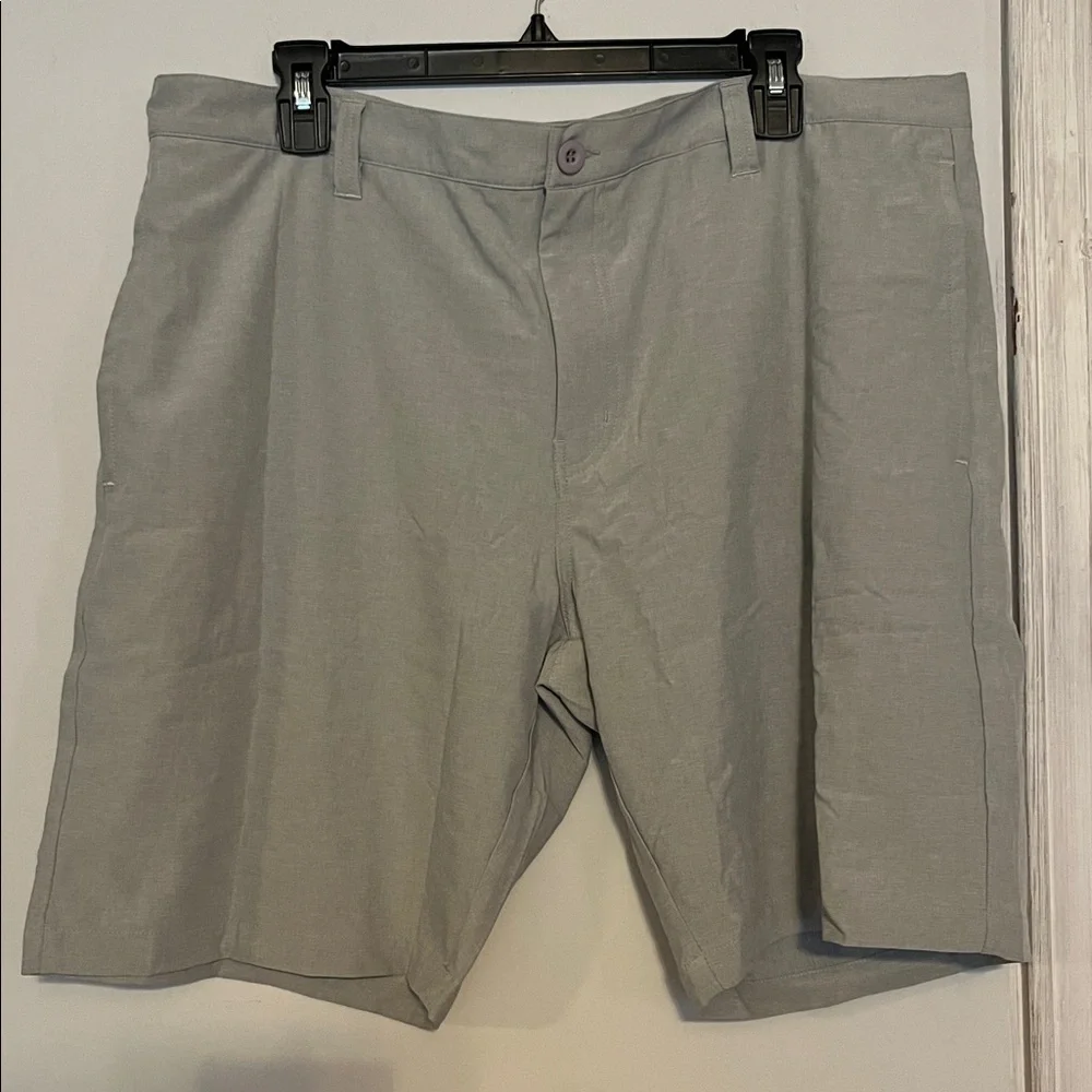 NWT MAELREG Performance Proflex Golf Shorts Size 38 X 9 in Light Grey